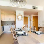 Snazzy Varandas Do Castelo One Bedroom With Sea View Sleeps 2 * 알부페이라