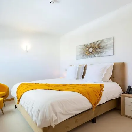 Snazzy Varandas Do Castelo One Bedroom With Sea View Sleeps 2