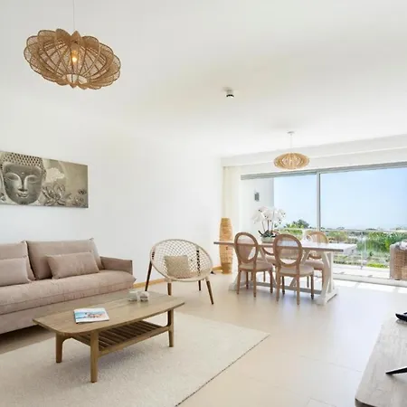 Snazzy Varandas Do Castelo One Bedroom With Sea View Sleeps 2 Appartamento *