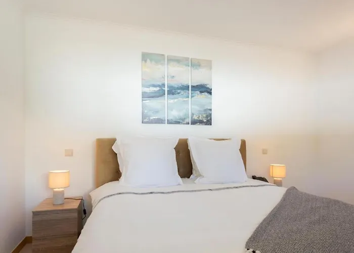 Snazzy Varandas Do Castelo One Bedroom With Sea View Sleeps 2