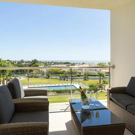 Snazzy Varandas Do Castelo One Bedroom With Sea View Sleeps 2 Lägenhet