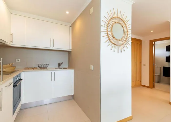 Snazzy Varandas Do Castelo One Bedroom With Sea View Sleeps 2 *