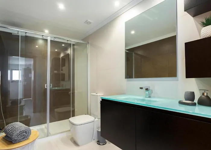 Snazzy Varandas Do Castelo One Bedroom With Sea View Sleeps 2